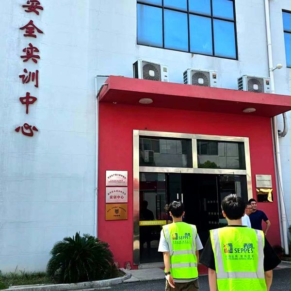 开展“”夏季送清凉”活动，致敬一线工作者