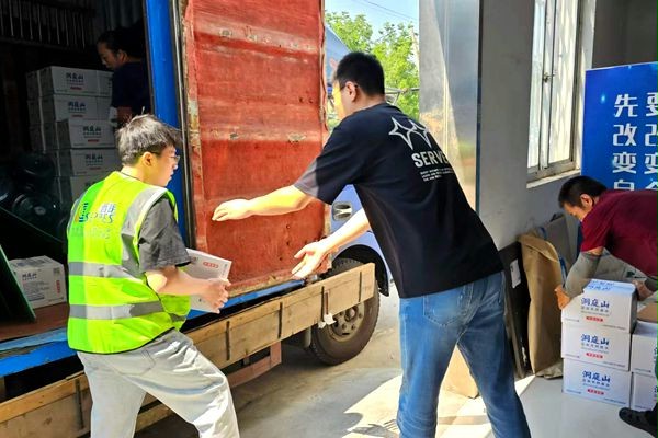 开展“”夏季送清凉”活动,致敬一线工作者 开展“”夏季送清凉”活动,致敬一线工作者